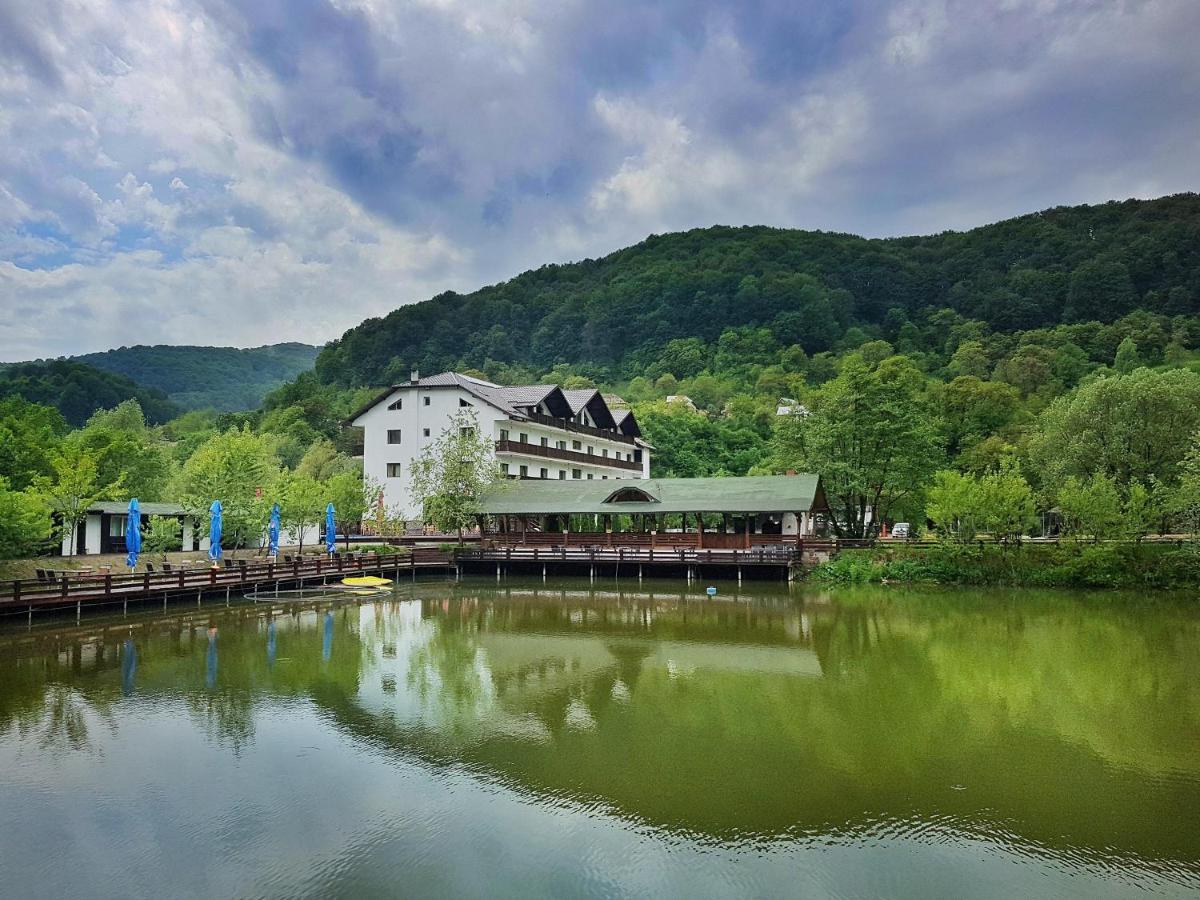 Hotel Casa Lazaroiu Curtea de Argeş Esterno foto